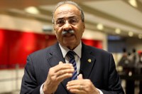 Chico Rodrigues orienta a população a se vacinar contra a covid-19