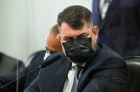 Senadores criticam silêncio de advogado ligado à Precisa