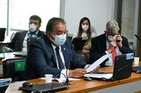 Trabalhador poderá participar de reunião escolar de filho; projeto vai à Câmara