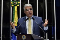 Aprovado projeto que inscreve Chico Xavier no livro dos Heróis da Pátria