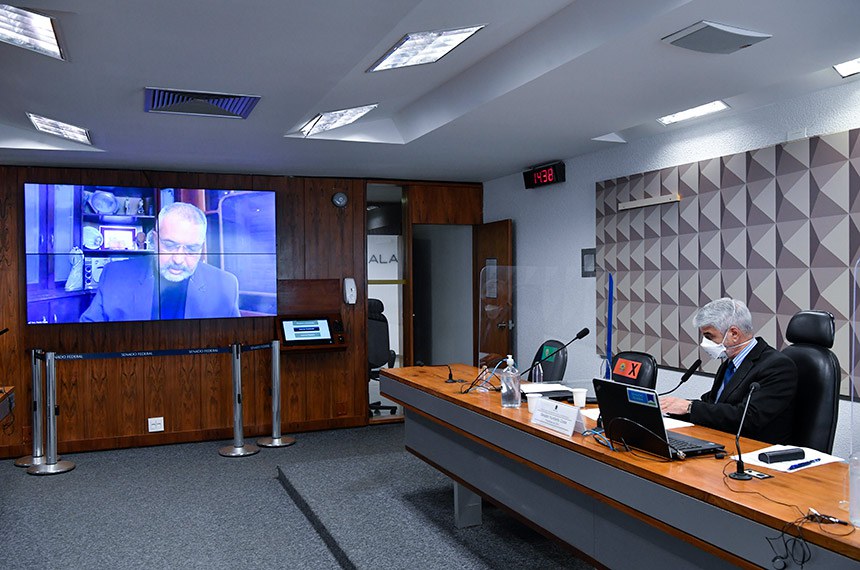 Comissão de Direitos Humanos e Legislação Participativa (CDH) realiza reunião com 14 itens. Entre eles, o PL 1.120/2019, que permite o acesso da Defensoria Pública ao cadastro de crianças em acolhimento.  À mesa, presidente da CDH, senador Humberto Costa (PT-PE).  Senador Paulo Paim (PT-RS) em pronunciamento via videoconferência.  Foto: Leopoldo Silva/Agência Senado