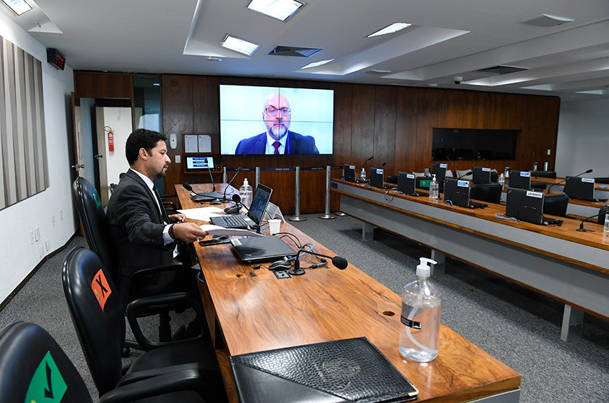 Fábio Araújo, assessor do BC, foi ouvido em videoconferência em reunião semipresencial da CCT, presidida pelo senador Rodrigo Cunha (PSDB-AL)