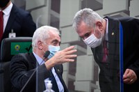 Proibição de cobrar taxa mínima de água e luz de família de baixa renda é aprovada na CAE