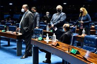 Congresso abre caminho na LDO para criação de novo programa social