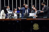 Senado aprova projeto de nova lei de improbidade, que volta à Câmara