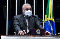 Para Jean Paul, os combustíveis estão caros por serem atrelados ao preço do dólar