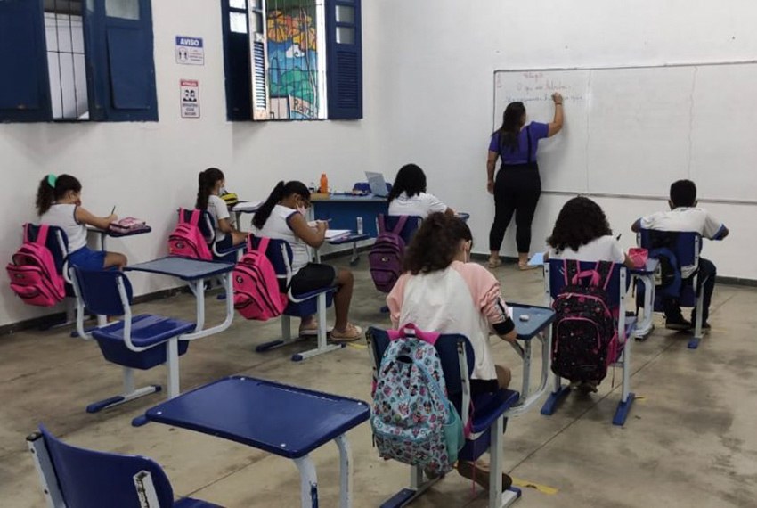 Uma em cada quatro estudantes brasileiras falta às aulas no período menstrual por não poder comprar absorvente