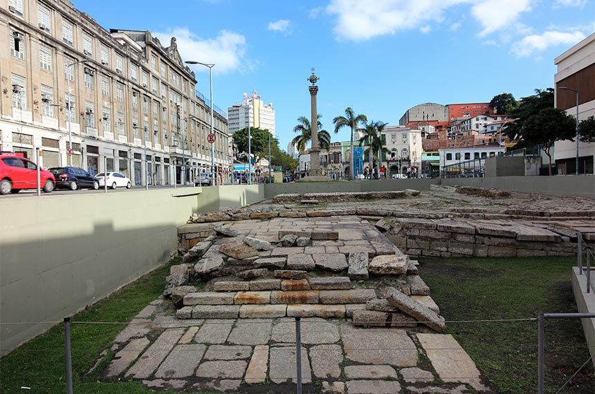Rio de Janeiro, Brazil, July 29, 2017: Cais do Valongo (Valongo Wharf), an archaeological site recognized by Unesco as a World Heritage Site. The site was the largest port of landing of slaves in the Americas. It is estimated that approximately 1 million people landed in the port of slave ships that operated between the years of 1811 and 1831, when it was closed and turned into the Empress Pier. The place is in the port region of Rio and is open to visitation.  Comissão sobre migrações faz audiência pública para debater Cais do Valongo  https://www12.senado.leg.br/noticias/materias/2021/10/19/comissao-mista-promove-audiencia-publica-para-debater-cais-do-valongo  Foto: Getty Images