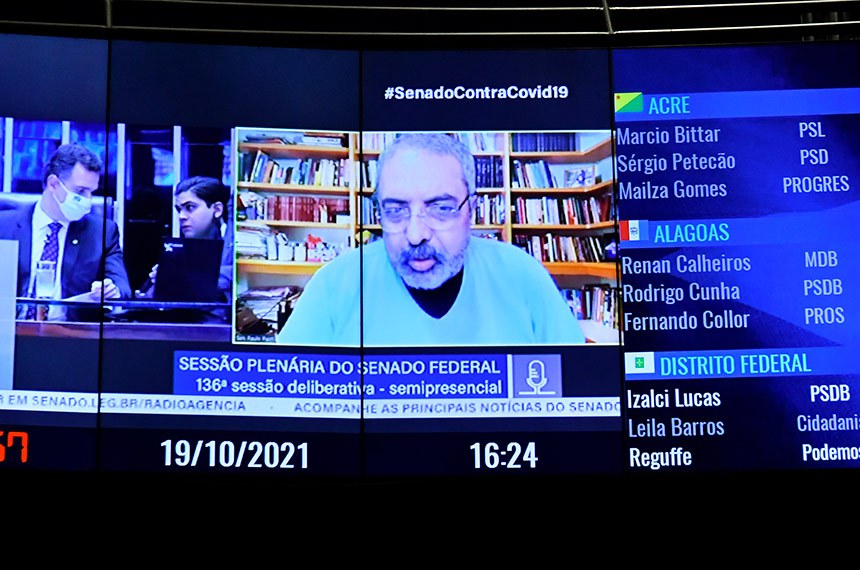 Plenário do Senado Federal durante sessão deliberativa ordinária semipresencial. Na ordem do dia, medida provisória que destina R$ 235 milhões para o combate à pandemia em terras indígenas (MP 1.054/2021), e projeto de lei que prevê subsídios para a compra de botijões de gás de cozinha para famílias de baixa renda (PL 2.350/2021). Plenário ainda pode votar a proposta de emenda à Constituição (PEC) que inclui a proteção de dados pessoais entre os direitos fundamentais previstos na Constituição (PEC 17/2019), e projeto que veda a divulgação, publicação ou disseminação do registro visual da prática de infração que coloque em risco a segurança no trânsito (PL 130/2020). Em pronunciamento via videoconferência, senador Paulo Paim (PT-RS). Foto: Waldemir Barreto/Agência Senado