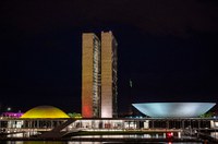 Senado fica amarelo e vermelho pelo Dia Internacional da Mielomeningocele