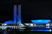 Senado é iluminado de azul para conscientizar sobre  a AADC