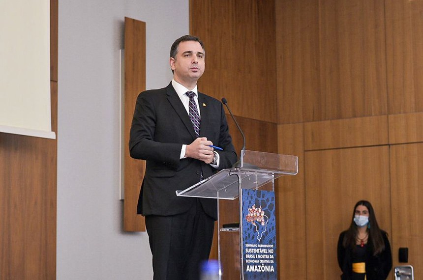 Rodrigo Pacheco no Seminário Agronegócio Sustentável no Brasil e Mostra da Economia Criativa da Amazônia, realizado nesta sexta-feira (12 de novembro), em Lisboa, Portugal. O evento teve apoio da CRE do Senado  Foto: Assessoria de Imprensa da Presidência do SF