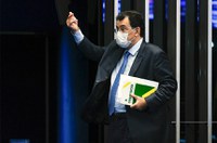 Eduardo Braga diz que Auxílio Brasil precisa ter caráter permanente e pede auditoria nos precatórios