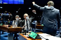 Senadores elogiam projeto de piso para profissionais de enfermagem