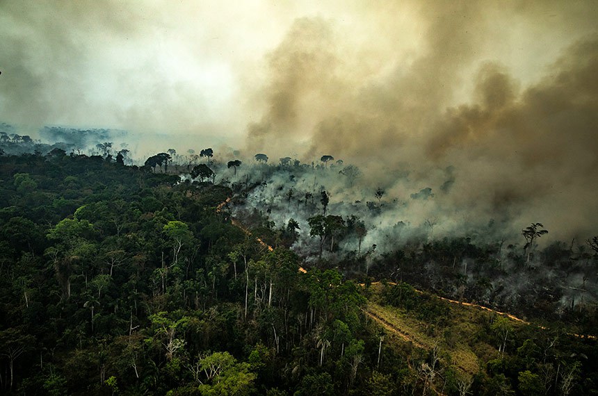 23.08.2019 Queimadas na Amazônia (2019)ALTAMIRA, PARÁ, BRASIL: Imagem aérea de queimadas na cidade de Altamira, Estado do Pará.  O número de focos de incêndio registrados na Amazônia em 2019 é um dos maiores nos últimos anos. De janeiro a 20 de agosto, o número de incêndios na região foi 145% maior que no mesmo período de 2018. O Greenpeace fez um sobrevôo em vários locais da Amazônia para documentar e registrar a extensão da destruição causada por incêndios e desmatamento (Foto: Victor Moriyama / Greenpeace)
