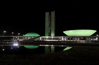 Iluminação verde do Senado celebra o Dia Nacional da Homeopatia