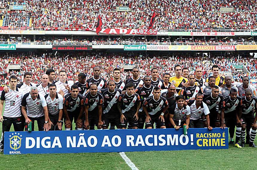 Manifestacao contra o racismo no futebol brasileiro  Foto: Divulgação
