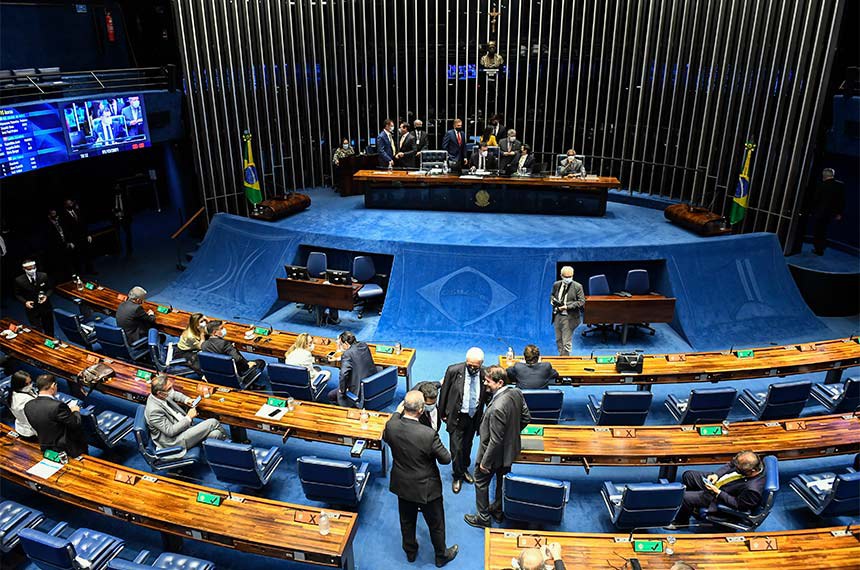 Plenário do Senado Federal durante sessão deliberativa ordinária semipresencial destinada à apreciação de autoridades sabatinadas pelas comissões e da Proposta de Emenda à Constituição n° 23, de 2021 (PEC dos Precatórios).  Participam:  senador Alvaro Dias (Podemos-PR);  senador Antonio Anastasia (PSD-MG);  senador Weverton (PDT-MA) presidente do Senado Federal, senador Rodrigo Pacheco (PSD-MG); secretário-geral da Mesa do Senado Federal, Gustavo A. Sabóia Vieira.   Foto: Jefferson Rudy/Agência Senado