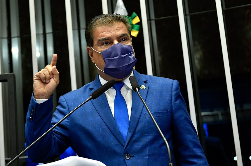 Plenário do Senado Federal durante sessão deliberativa ordinária semipresencial.   Na ordem do dia, o PL 5.149/2020 que prorroga isenção do IPI na aquisição de automóveis por taxistas e pessoas com deficiência. Na pauta, ainda, a PEC 69/2019, que inclui a economia solidária entre os princípios da Ordem Econômica, e o PL 2.633/2021, que trata de repactuação de compromissos entre o FNDE e os municípios para finalização de obra inacabada.   Em discurso, à tribuna, relator do PL 2.552/2021, senador Nelsinho Trad (PSD-MS).  Foto: Waldemir Barreto/Agência Senado