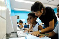 Governo edita MP que libera R$ 3,5 bilhões para internet em escolas públicas
