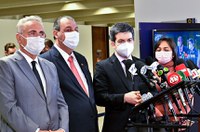 Avanço da ômicron e apagão de dados levam senadores a cogitar nova CPI