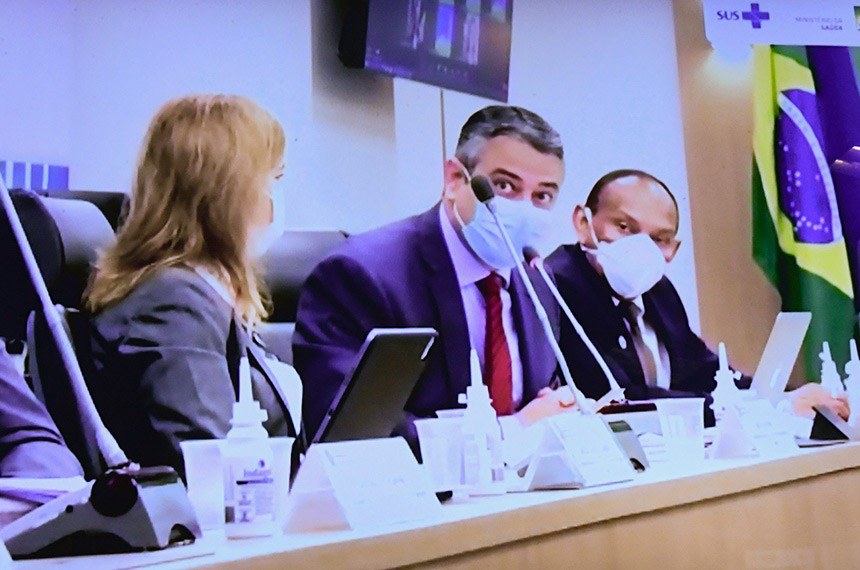Angotti (no meio) é secretário de Ciência, Tecnologia, Inovação e Insumos Estratégicos no Ministério da Saúde; portaria desrespeitou decisão do Conitec