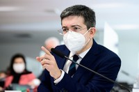 Randolfe Rodrigues é diagnosticado com covid-19