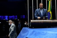 Alexandre Silveira toma posse e pede união contra a fome