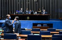 Lideranças preveem reunião do Congresso na terça-feira para análise de vetos