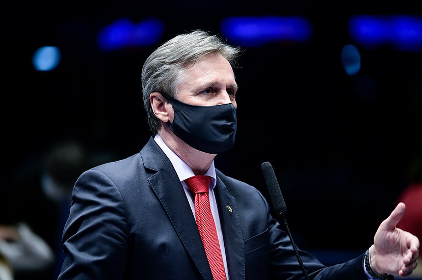 Plenário do Senado Federal durante sessão deliberativa ordinária semipresencial.   Na ordem do dia 7 itens na pauta, entre eles o Projeto de Lei de Conversão 29/2021, que fixa prazo e regras para a incorporação obrigatória de novos tratamentos pelos planos e seguros de saúde. Os parlamentares podem votar, também, o PL 548/2019, que permite realização de assembleias e reuniões virtuais em condomínios, e o PL 4.000/2021, que exige a aprovação de dois terços dos votos dos condôminos para a mudança da destinação do edifício.   Em pronunciamento, à bancada, senador Dário Berger (MDB-SC).  Foto: Pedro França/Agência Senado