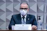 Nota técnica antivacina não teve participação da Anvisa, diz Barra Torres aos senadores