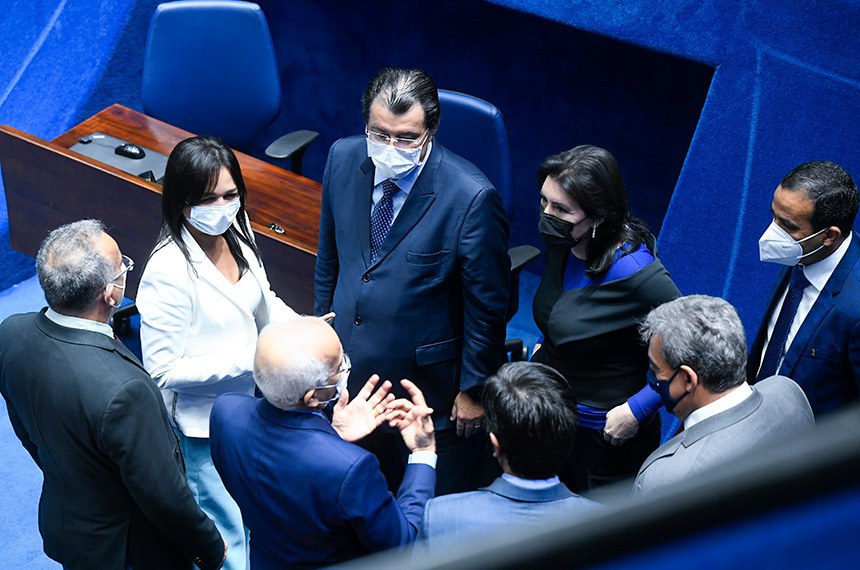 Plenário do Senado Federal durante sessão deliberativa ordinária semipresencial.   Na ordem do dia, projeto que institui o Programa Nacional de Apoio à Aquisição de Habitação para Profissionais da Segurança Pública, o Habite Seguro (PLV 1/2022, proveniente da MP 1.070/2021).  Bancada: senadora Eliziane Gama (Cidadania-MA); senador Humberto Costa (PT-PE); senadora Rose de Freitas (MDB-ES); senadora Eliziane Gama (Cidadania-MA); SENADORES; senador Humberto Costa (PT-PE).   Foto: Marcos Oliveira/Agência Senado