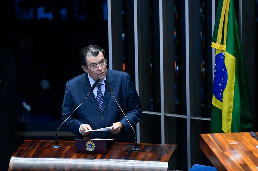 Plenário do Senado Federal durante sessão deliberativa ordinária semipresencial. Na ordem do dia, projeto que institui o Programa Nacional de Apoio à Aquisição de Habitação para Profissionais da Segurança Pública, o Habite Seguro (PLV 1/2022, proveniente da MP 1.070/2021). Em discurso, à tribuna, relator do PL 4.392/2021, senador Eduardo Braga (MDB-AM). Foto: Marcos Oliveira/Agência Senado