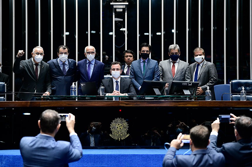Plenário do Senado Federal durante sessão deliberativa ordinária semipresencial.   Na ordem do dia, projeto que institui o Programa Nacional de Apoio à Aquisição de Habitação para Profissionais da Segurança Pública, o Habite Seguro (PLV 1/2022, proveniente da MP 1.070/2021).  Participam:  presidente do Senado Federal, senador Rodrigo Pacheco (PSD-MG); senador Eduardo Braga (MDB-AM); senador Giordano (MDB-SP);  prefeito de Aracaju e presidente da Frente Nacional de Prefeitos, Edvaldo Nogueira; prefeito de Salvador e vice-presidente de PPPs e Concessões da Frente Nacional de Prefeitos (FNP), Bruno Reis; prefeito de Belém (PA), Edmilson Rodrigues.  Foto: Pedro França/Agência Senado