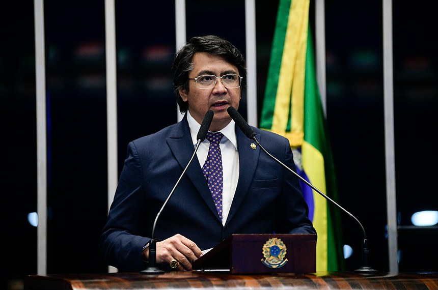 Plenário do Senado Federal durante sessão deliberativa ordinária semipresencial.   Na ordem do dia, projeto que institui o Programa Nacional de Apoio à Aquisição de Habitação para Profissionais da Segurança Pública, o Habite Seguro (PLV 1/2022, proveniente da MP 1.070/2021).   À tribuna, em discurso, senador Giordano (MDB-SP).   Foto: Pedro França/Agência Senado