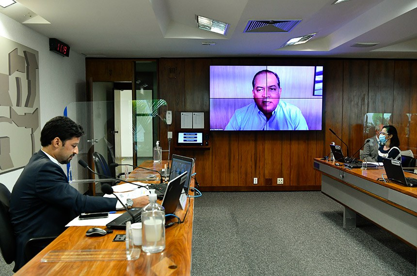 O requerimento para a realização da audiência pública, ainda sem data definida, foi do senador Eduardo Gomes (telão)