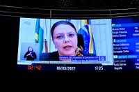 Leila pede derrubada de veto de Bolsonaro à distribuição de absorventes