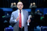 Esperidião Amin homenageia político catarinense Carlos Renaux