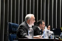 Para frear alta de combustíveis, Senado aprova mudança no ICMS