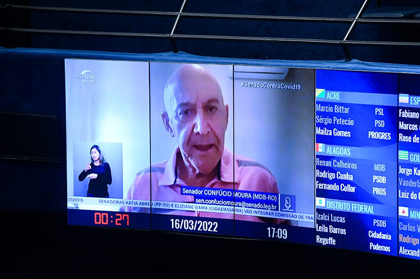 Plenário do Senado Federal durante sessão deliberativa ordinária semipresencial.   Na ordem do dia o PL 4.438/2021, que prevê adoção de medidas protetivas, caso o idoso sofra violência ou esteja na iminência de sofrê-la. Os senadores analisam também, incentivo ao uso de QR Code para acesso a bulas digitais de remédios (PL 3.846/2021), e o projeto que regulamenta uso de recursos extraordinárias do Fundeb (PL 556/2022).  Em pronunciamento via videoconferência, senador Confúcio Moura (MDB-RO).   Foto: Jefferson Rudy/Agência Senado