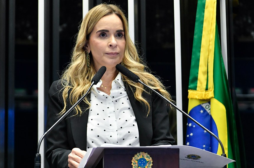 Plenário do Senado Federal durante sessão deliberativa ordinária semipresencial.   Na ordem do dia o PL 1.360/2021, que amplia penas para crimes de violência doméstica e familiar contra crianças e adolescentes. Os senadores analisam, também, o PL 1.224/2019 que prioriza crianças em idade escolar no acesso a órteses, próteses e tecnologias assistivas.   Em discurso, à tribuna, relatora do PL 1.360/2021, senadora Daniella Ribeiro (PP-PB).  Foto: Waldemir Barreto/Agência Senado