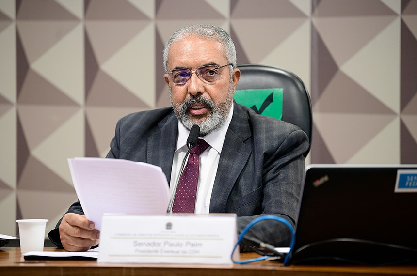 Comissão de Direitos Humanos e Legislação Participativa (CDH) realiza audiência pública semipresencial para debater a regulamentação biopsicossocial prevista no Estatuto da Pessoa com Deficiência.  Presidente eventual da CDH, senador Paulo Paim (PT-RS), conduz audiência.  Foto: Pedro França/Agência Senado