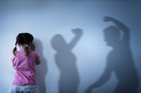 Senado vota PL que proíbe guarda de criança a pais investigados por violência familiar