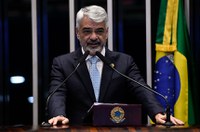 Humberto Costa parabeniza Rosa Weber por não arquivar inquérito de Bolsonaro