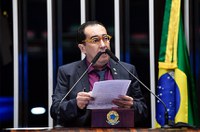 Kajuru critica escândalo no Ministério da Educação