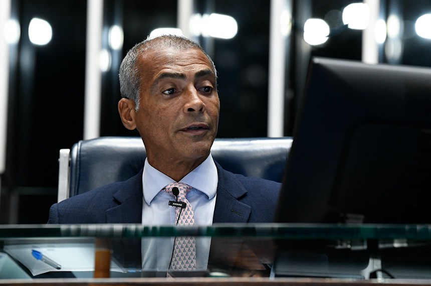 Plenário do Senado Federal durante sessão deliberativa ordinária semipresencial.   Na ordem do dia o Projeto de Lei 3.525/2019, que determina a oferta de remédios e tratamento com nutricionista pelo Sistema Único de Saúde (SUS) às pessoas com fibromialgia e fadiga crônica.   À mesa, segundo-vice-presidente do Senado Federal, senador Romário (PL-RJ), conduz sessão.   Foto: Roque de Sá/Agência Senado