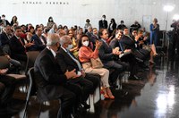 Senado homenageia ex-Secretário-Geral da Mesa Luiz Fernando Bandeira de Mello