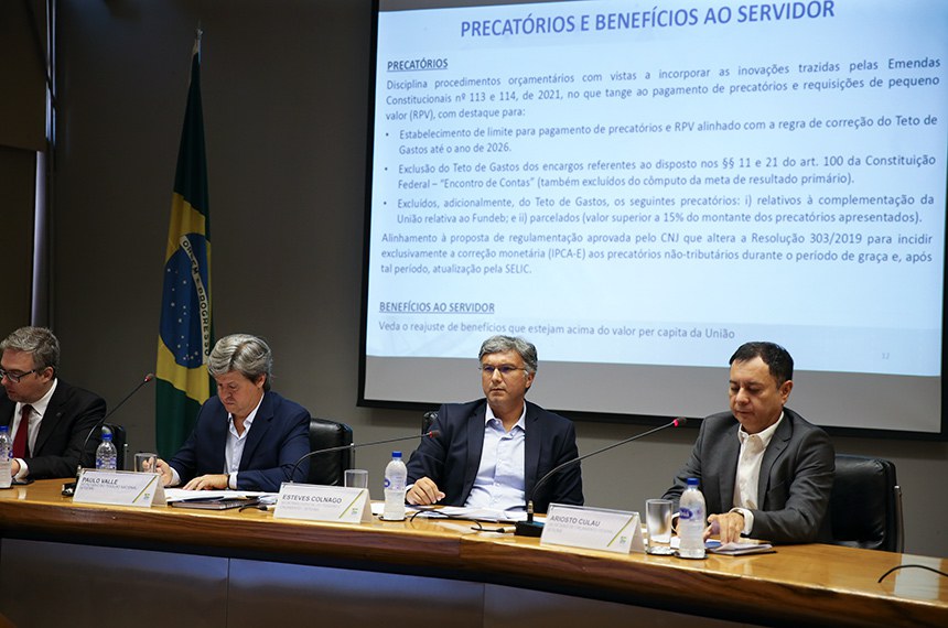 O Secretário especial do Tesouro e Orçamento, Esteves Colnago, concede entrevista à imprensa, para detalhar o projeto de Lei de Diretrizes Orçamentárias (LDO) de 2023.