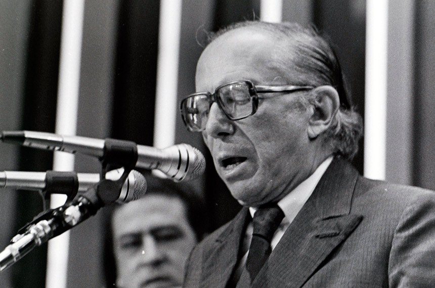 Congresso relembra 105 anos de nascimento de Roberto Campos em sessão solene