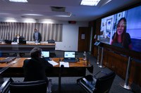 Dispensa de detector de metais para usuários de próteses passa na CAS